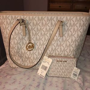 Micheal Kors Jet set with new coin purse NWT